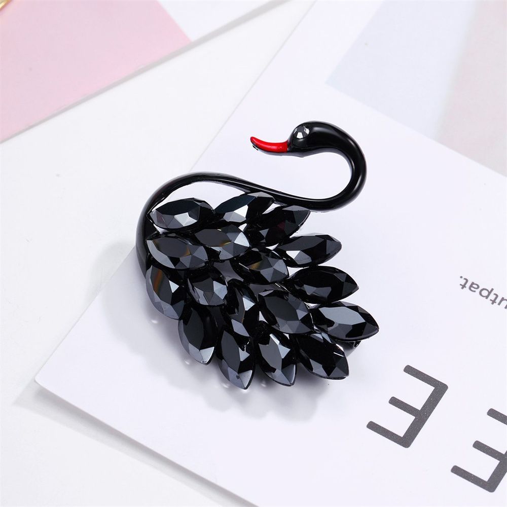 Ciner ブローチ ラインストーンデザイン　ブラック ヴィンテージアクセサリー ラベンダーピンク ラインストーン