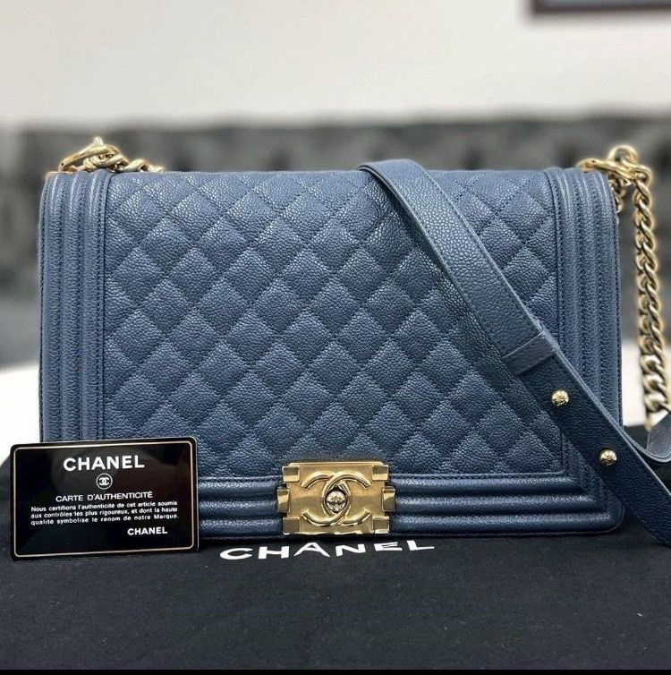 ボーイシャネル キャビアスキン ショルダーバッグ 23番台