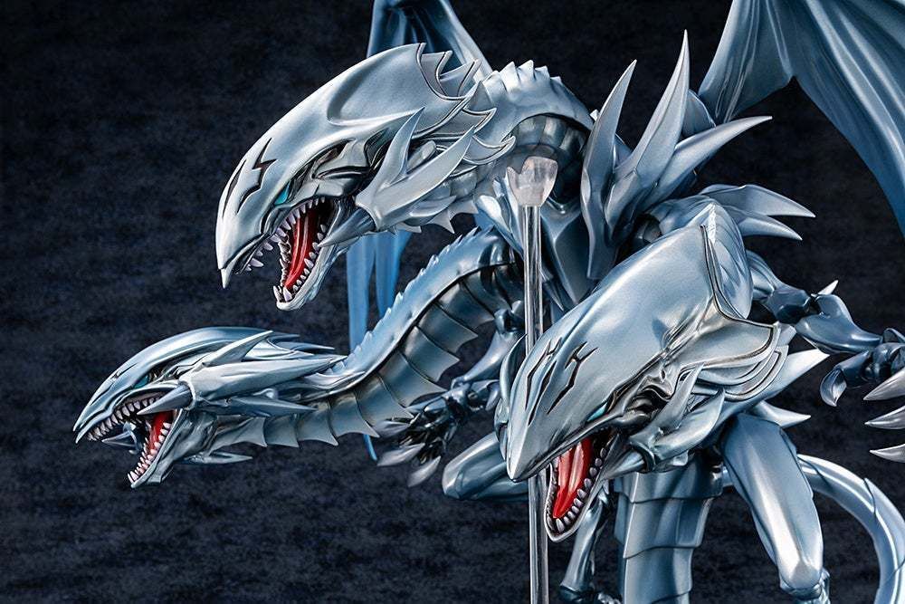 新品未開封】青眼の究極竜 フィギュア AMAKUNI ブルーアイズ
