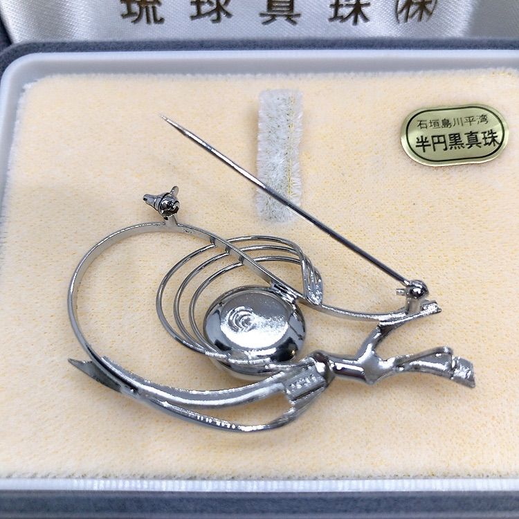 美品】琉球真珠（株）ブローチ バッジ 半円 黒真珠 石垣島川平湾 