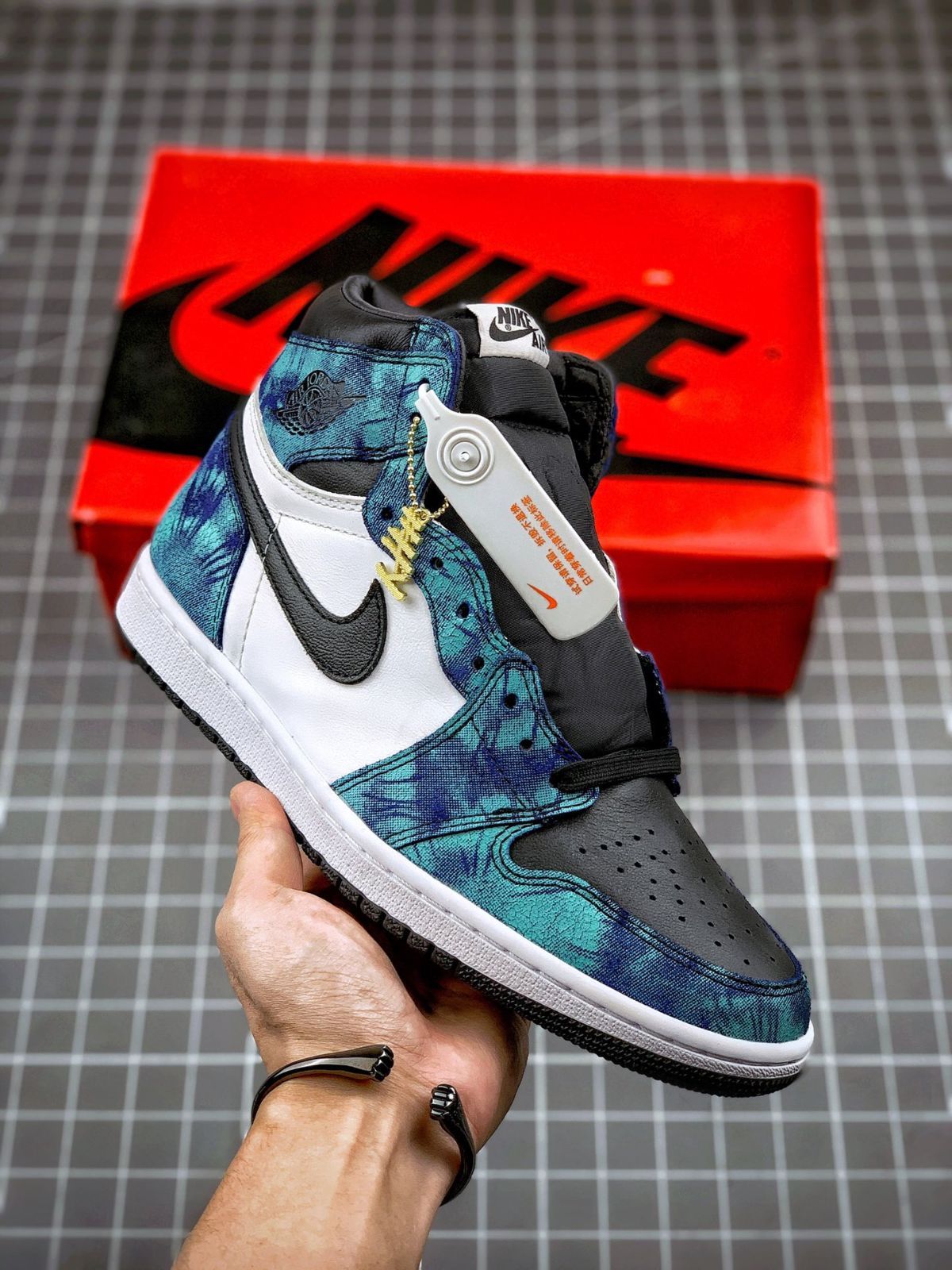 ナイキ ウィメンズ エアジョーダン 1 レトロ ハイ OG  