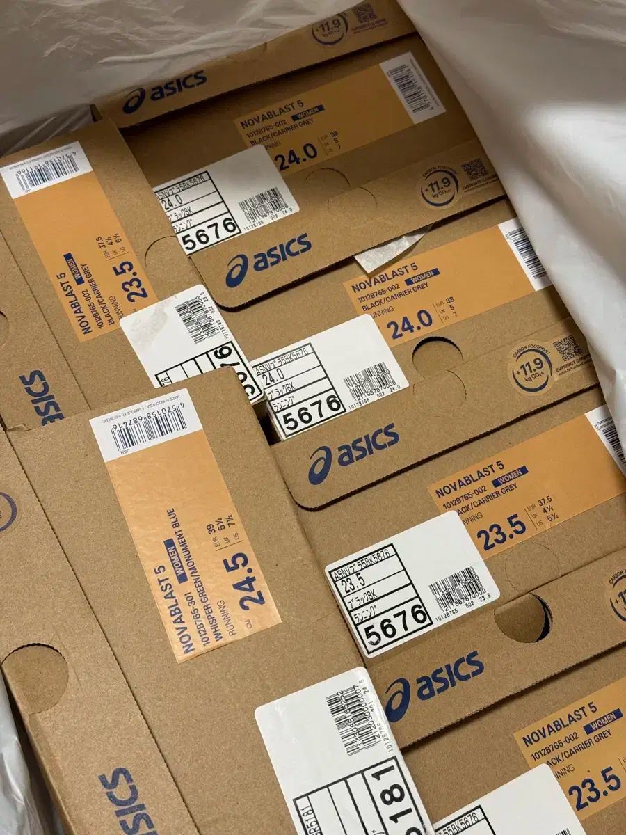 ガリ傷なし アシックス ノヴァブラスト 5 ランニングシューズ ブラック 235 激安大特集！