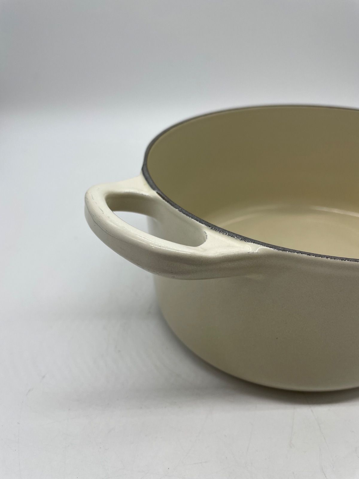 ル・クルーゼ ココット・オーバル 25cm ホワイト 鋳物 ホーロー鍋 ル