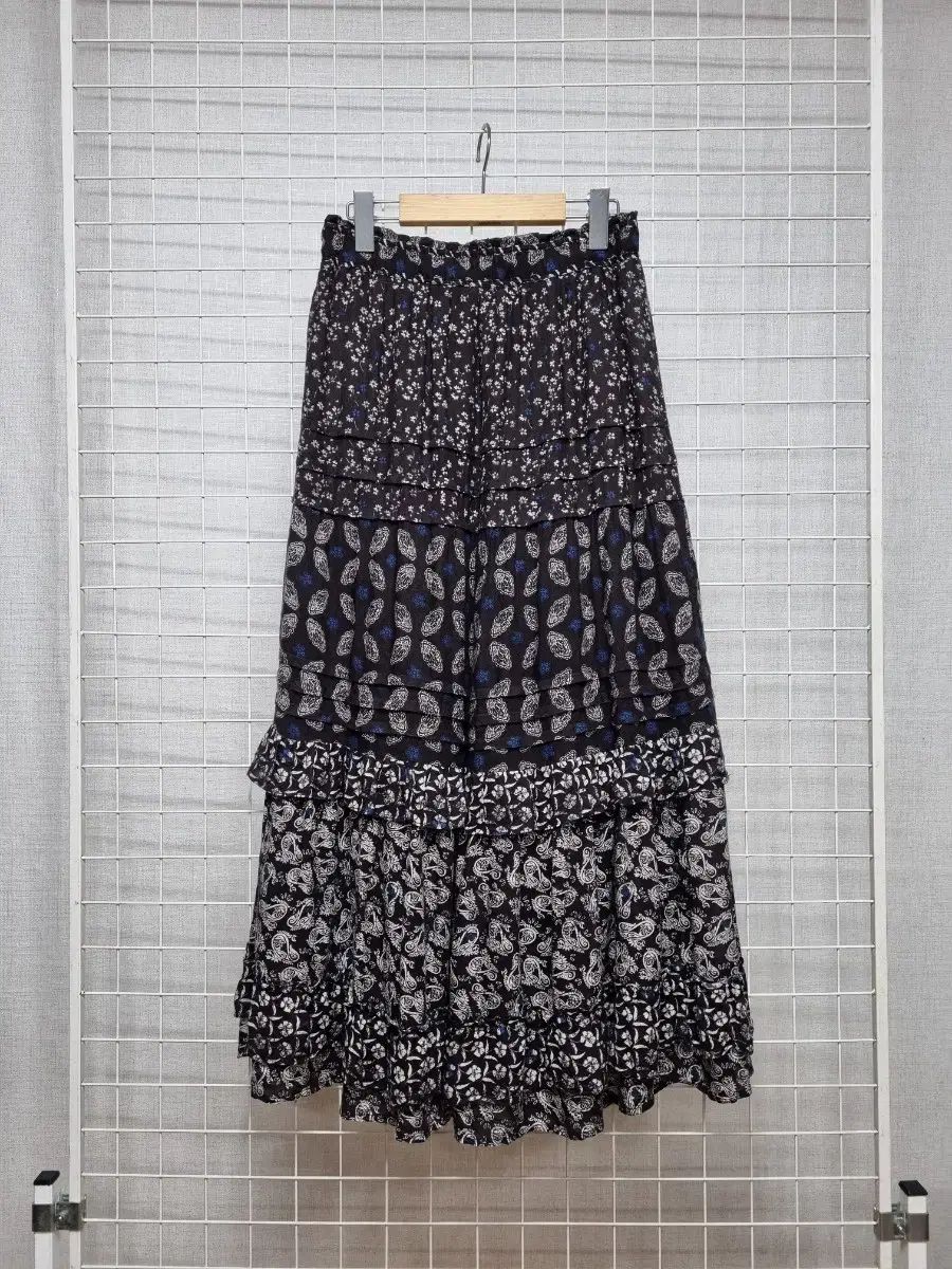 サースデーアイランド スカート M