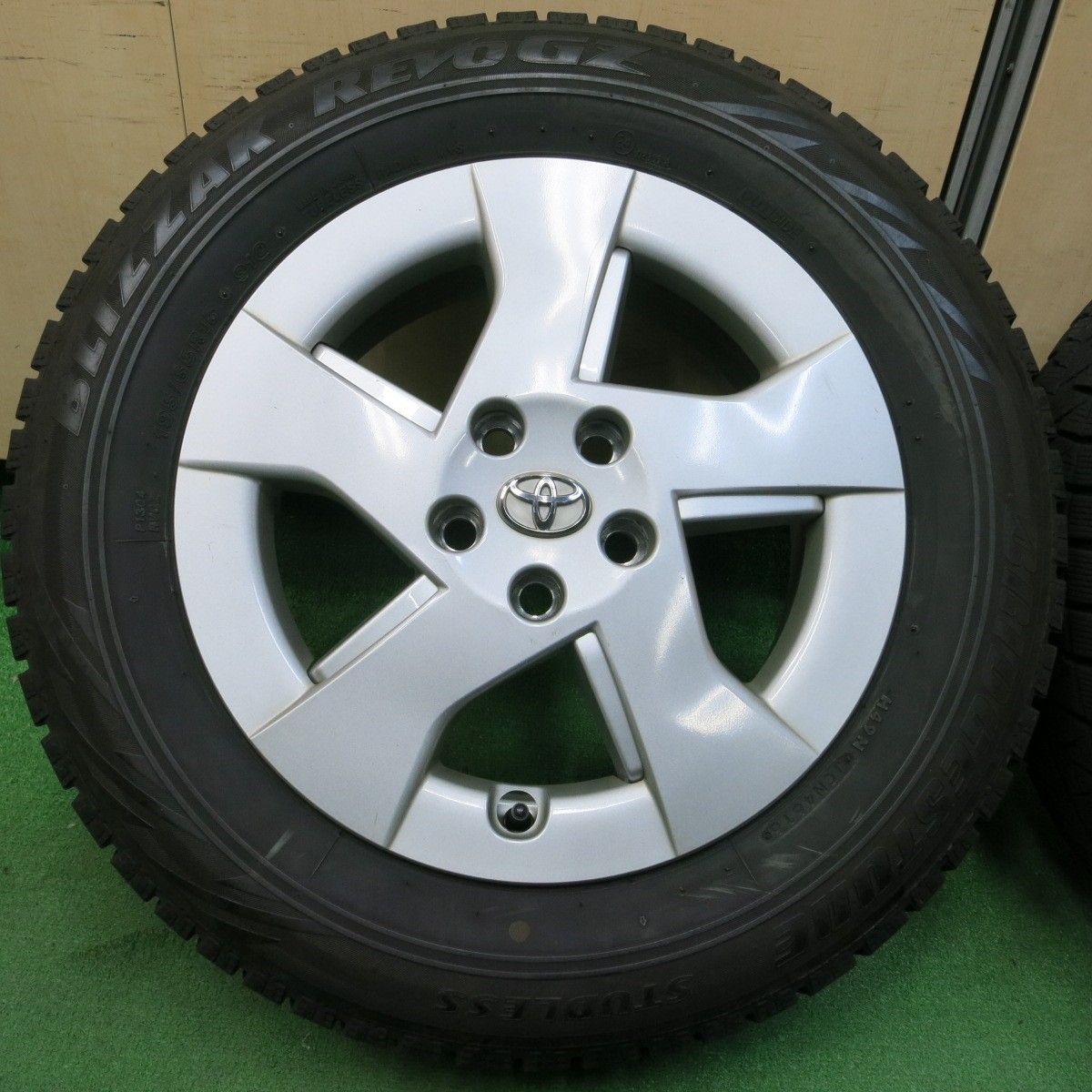 送料無料* キレイ☆トヨタ 30系 プリウス 純正 195/65R15 送料無料* キレイ☆トヨタ 30系 プリウス 純正 195/65R15