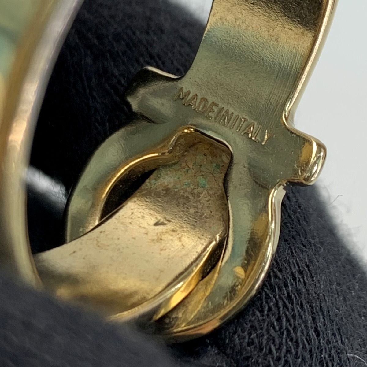 Salvatore Ferragamo サルヴァトーレフェラガモ ガンチーニ