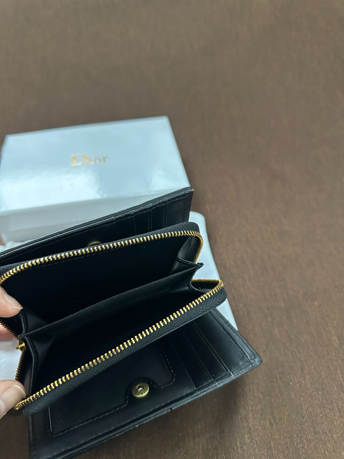 ディオール二つ折り財布