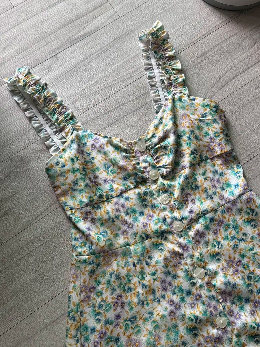 Zara シルク フラワー ノースリーブ ワンピース パール マザーオブパールボタン