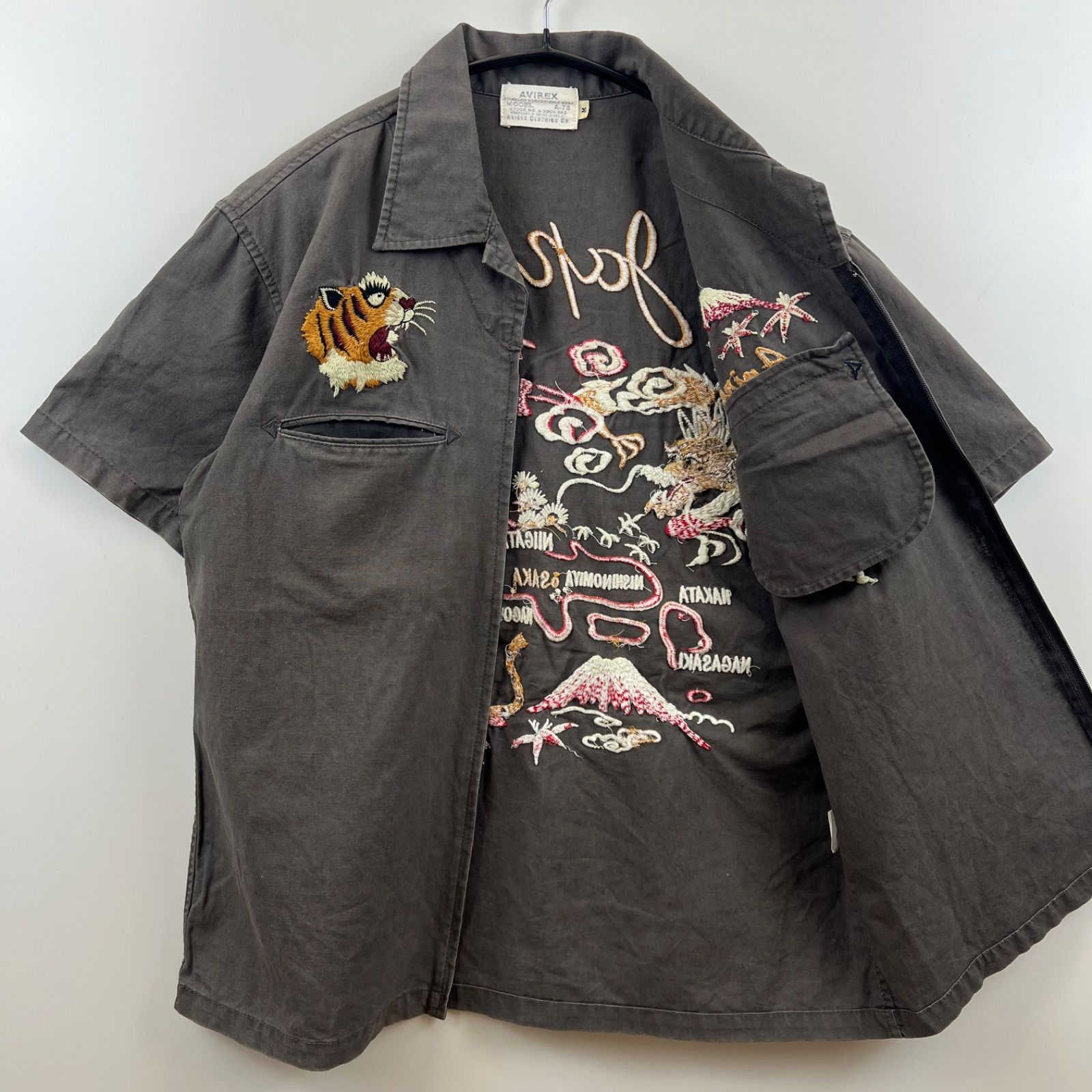 アヴィレックス 刺繍入り 開襟シャツ スカシャツ ブラック M 龍 虎 富士 アヴィレックス 刺繍入り 開襟シャツ スカシャツ ブラック M 龍