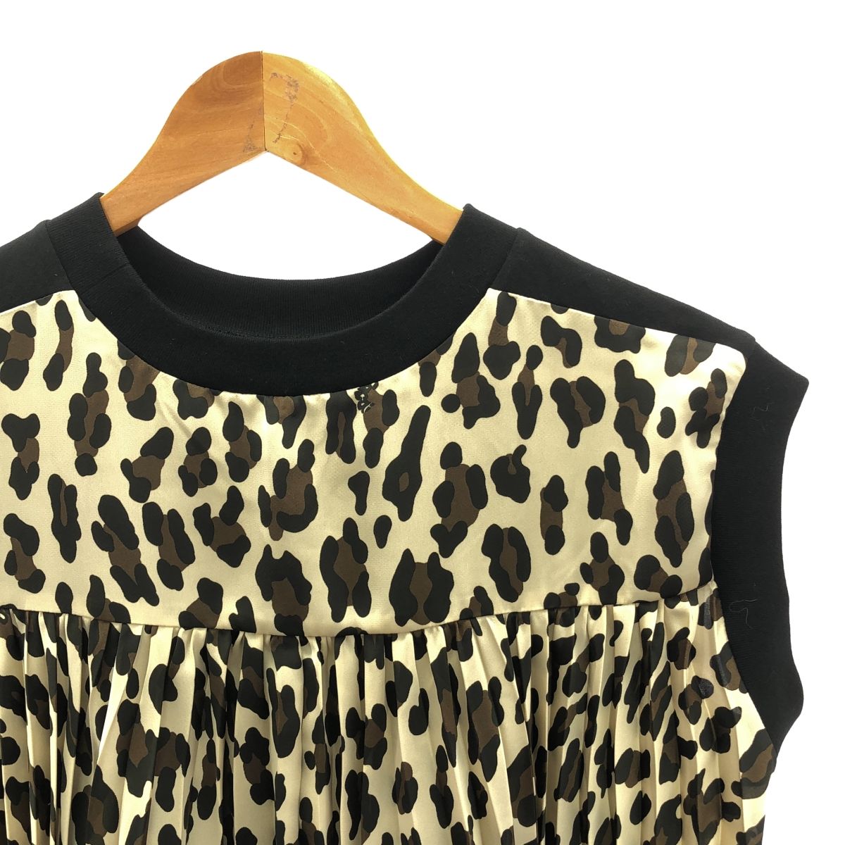 Tシャツ・カットソー Sacai Leopard Print x Cotton Jersey T-Shirt Leopard Print x Cotton Jersey T-Shirt | sacai Official Store