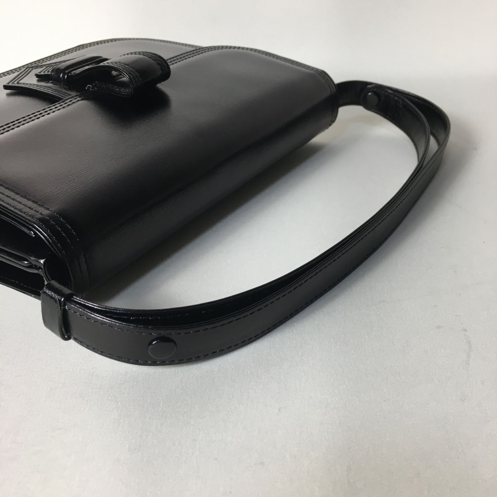 2505-226｜美品｜イヴサンローラン ショルダーバッグ レザー