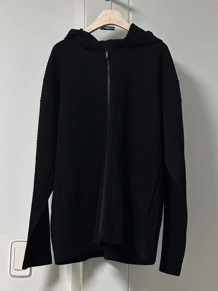 ikumiイクミ新品メンズスタッズパーカーFサンプル黒 ikumiイクミ新品メンズスタッズパーカーFサンプル黒 | Shop at