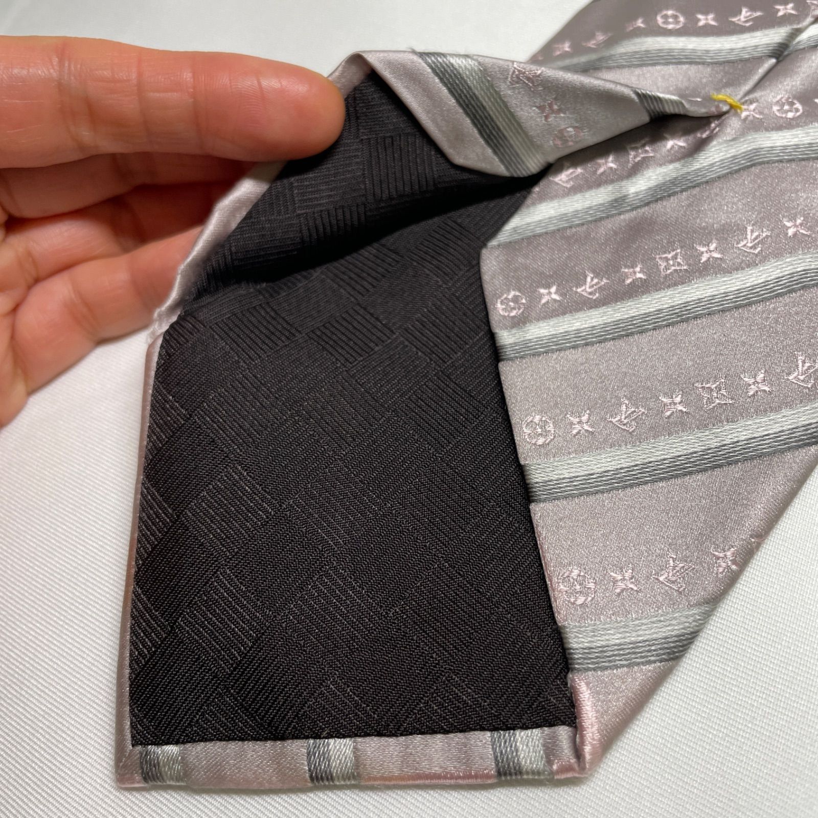 美品✨ルイヴィトン LOUIS VUITTON ネクタイ アナグラム ストライプ