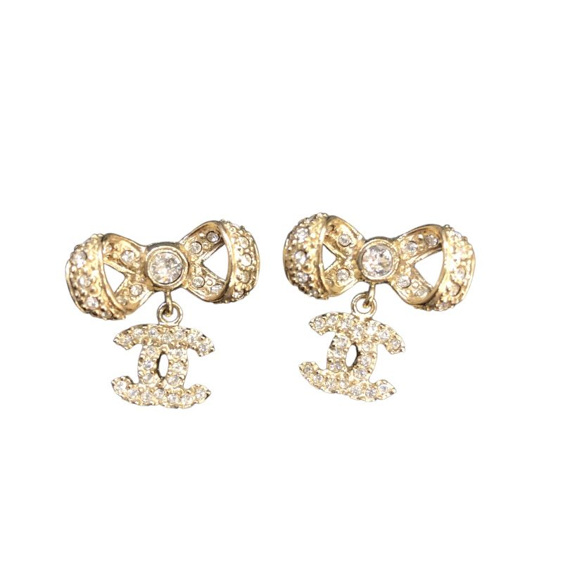 CHANEL ココマークリボンピアス シルバー シャネル CHANEL ココマークリボンピアス シルバー メタル