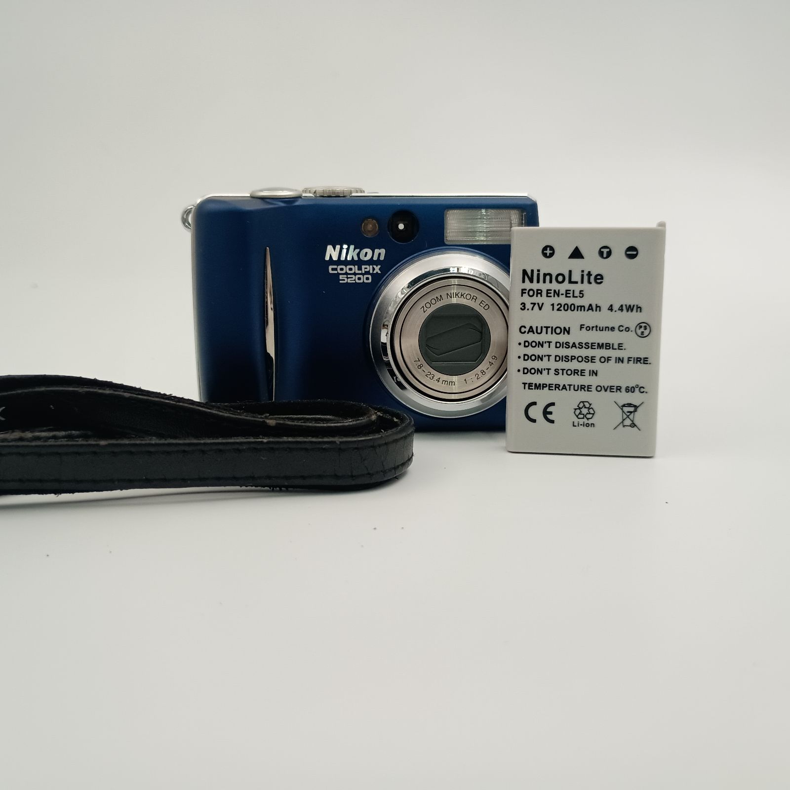 Nikon COOLPIX 5200 ブルー　コンパクトデジタルカメラ　箱付 Nikon Coolpix 5200 Compact DIGITAL Camera Blue コンパクト