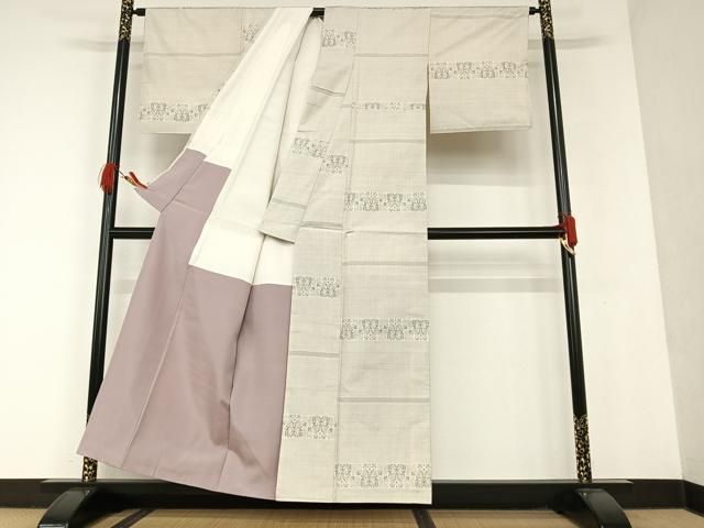 平和屋着物○本場大島紬 白大島 9マルキ 幾何学横段文 正絹 逸品