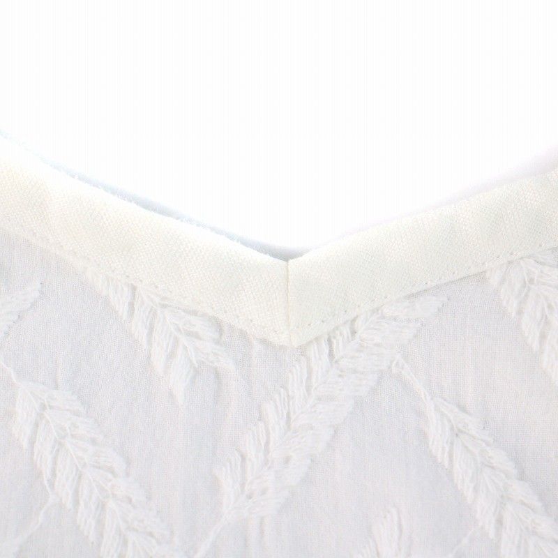 ⭐️専用⭐️【size36】 新品未使用　パドカレ　Vネックブラウス　リネン　刺繍 ⭐️専用⭐️【size36】 新品未使用 パドカレ Vネックブラウス