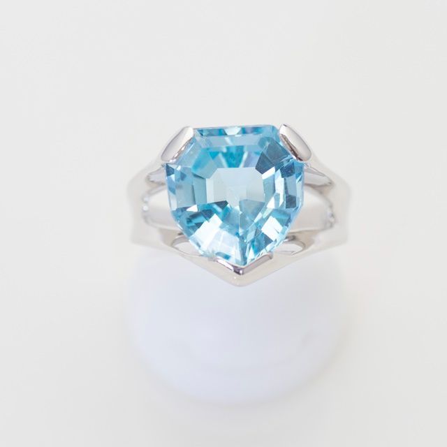 プラチナpt900 リング　ブルートパーズ　ダイヤ　11.5号アップ6.57g Pt900 プラチナ ブルートパーズ 6.57ct ダイヤモンド 0.08ct