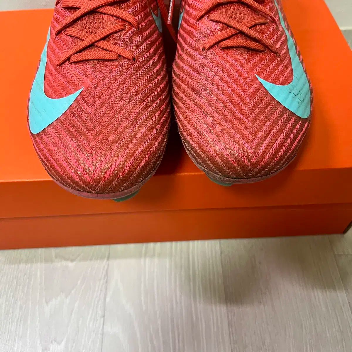 NIKE