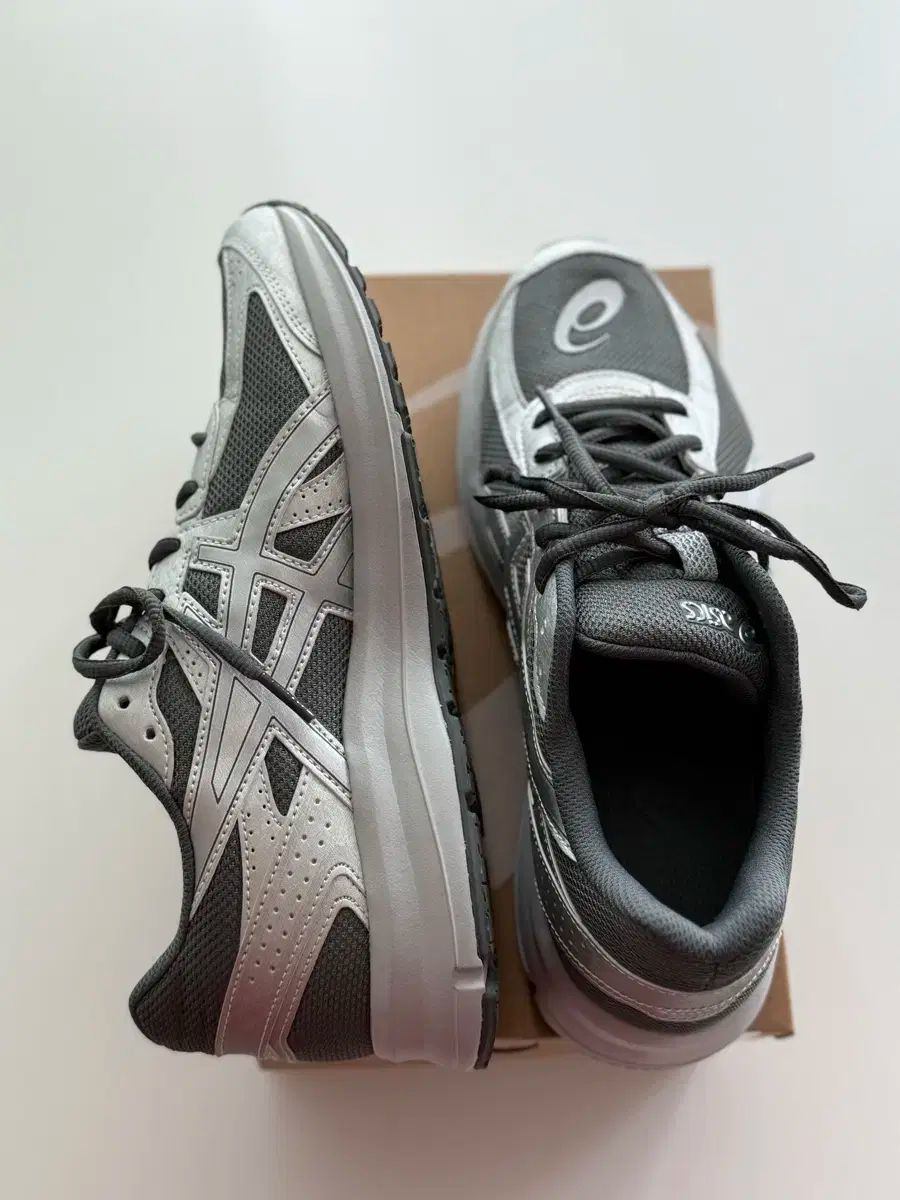 Asics アシックス