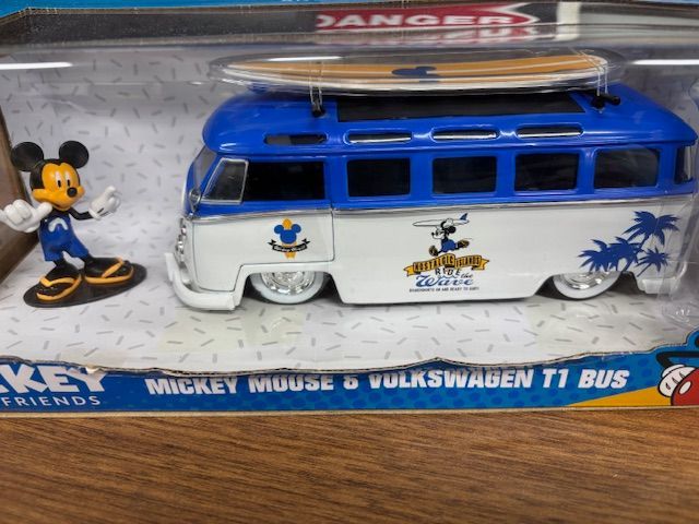 1/24 ミニカー ディズニー 1962 フォルクスワーゲン T1 バス
