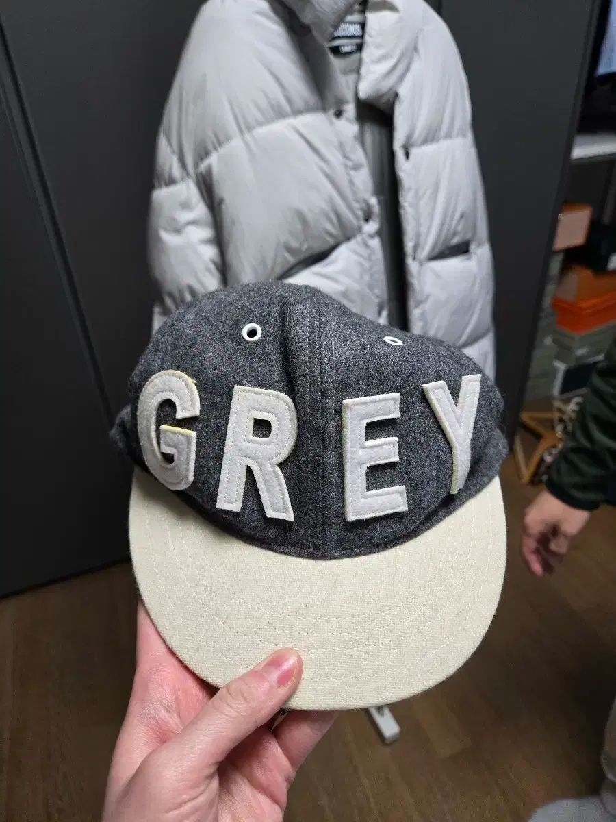 トム・グレイ スナップバック F サイズ