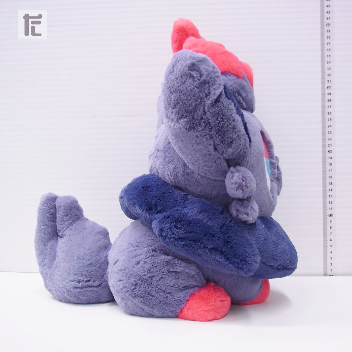 【値下げ】美品 ふわふわ抱きぬいぐるみ ゾロア ポケモンセンター限定 ぬいぐるみ ポケモンセンターオリジナル ふわふわ抱きぬいぐるみ ゾロア