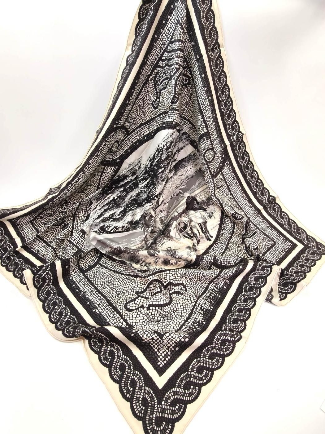 楽天市場】新品同様 希少 HERMES エルメス カレ90 ヒマラヤ杉の下で