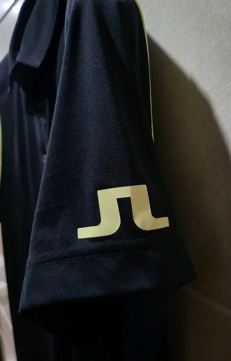 J.LINDEBERG - 新品タグ付き　J.LINDEBERG  ショートスリーブゴルフシャツ 素晴らしい) J.LINDEBERG(J.リンドバーグ) 機能的なショート
