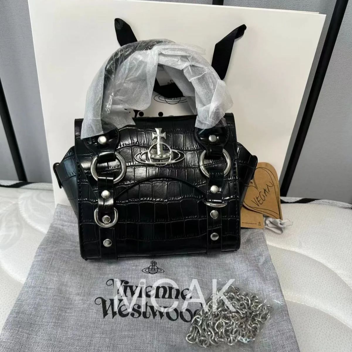 美品 Vivienne Westwood BETTY ヴィヴィアン ウエストウッド ハンドバッグ クロスボディバッグ ショルダーバッグ トートバッグ ブラック レディース ファッション