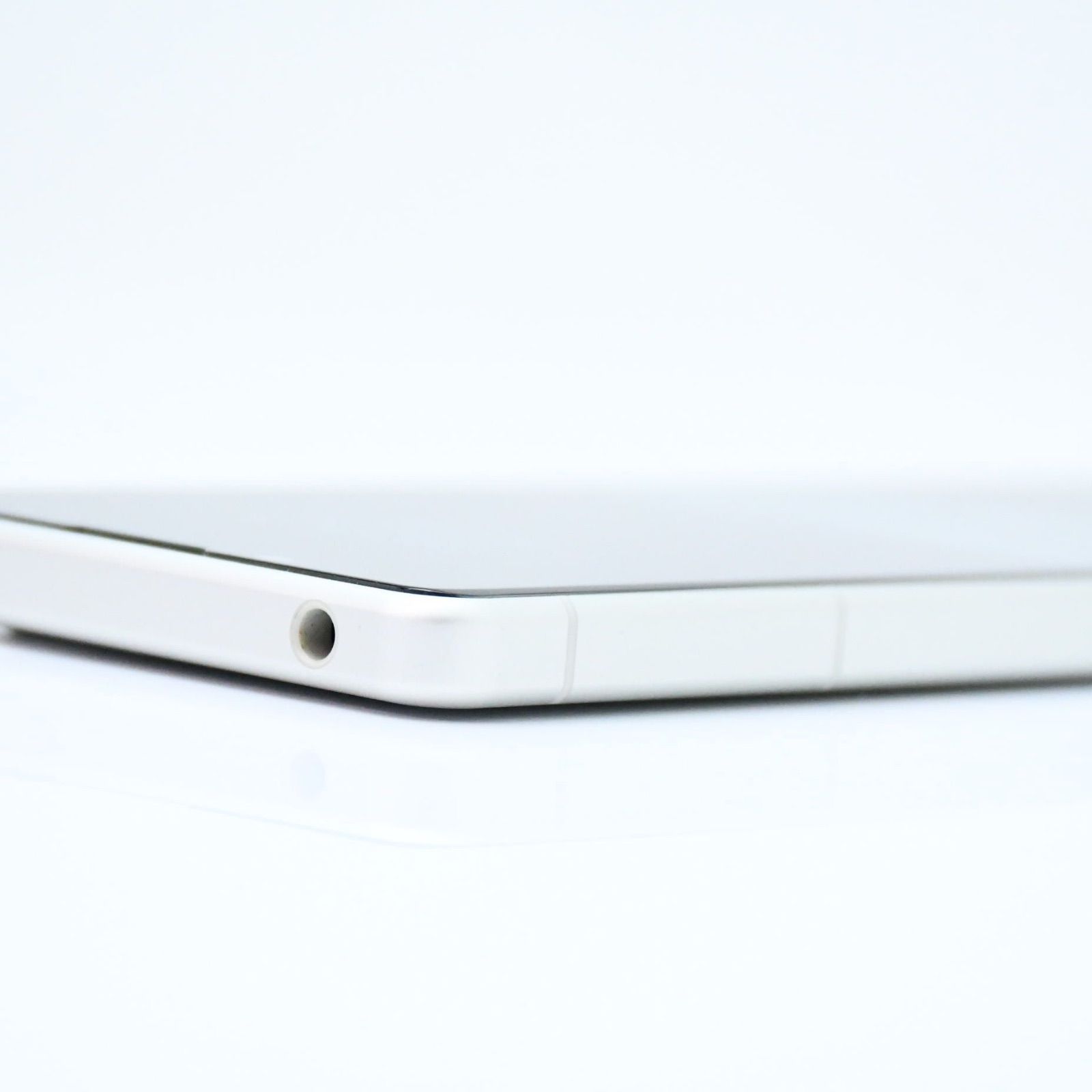 美品＊電池良好】au SIMフリー Xperia 5 IV SOG09 エクリュ