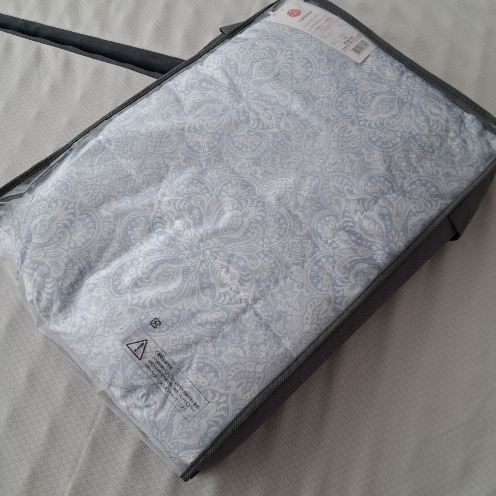 CELINE 肌掛け布団 未使用 未使用】CELINE 羽毛掛け布団 ベージュ