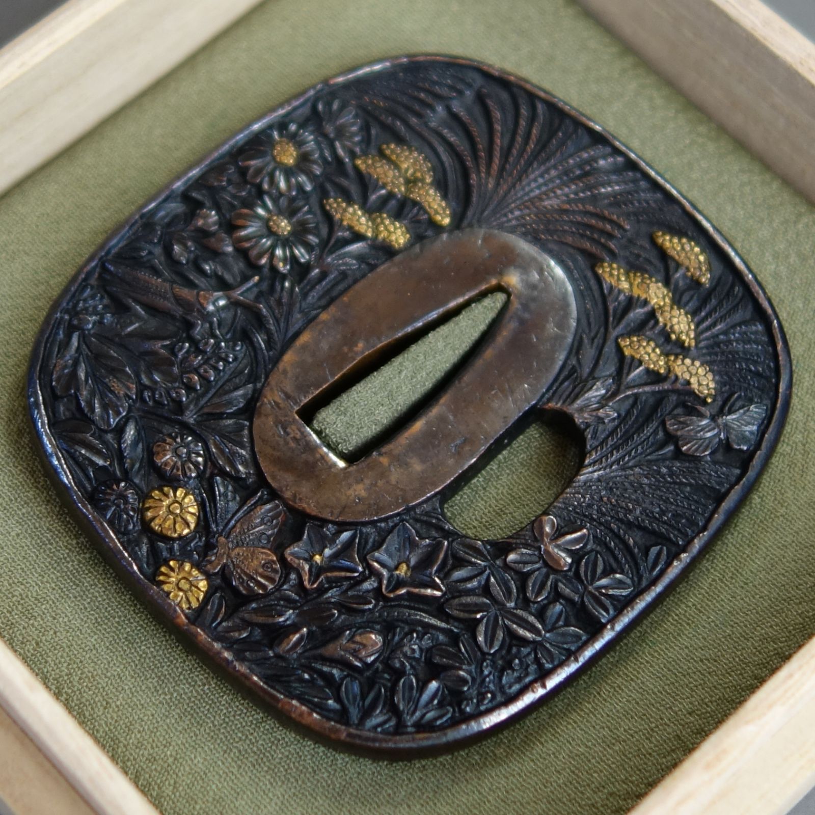 秋草虫図鍔 日本刀