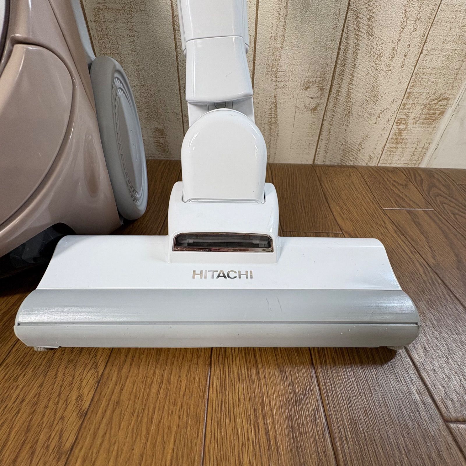 CV-P205E9 HITACHI 紙パック式掃除機(2022年製) 吸込仕事率620w