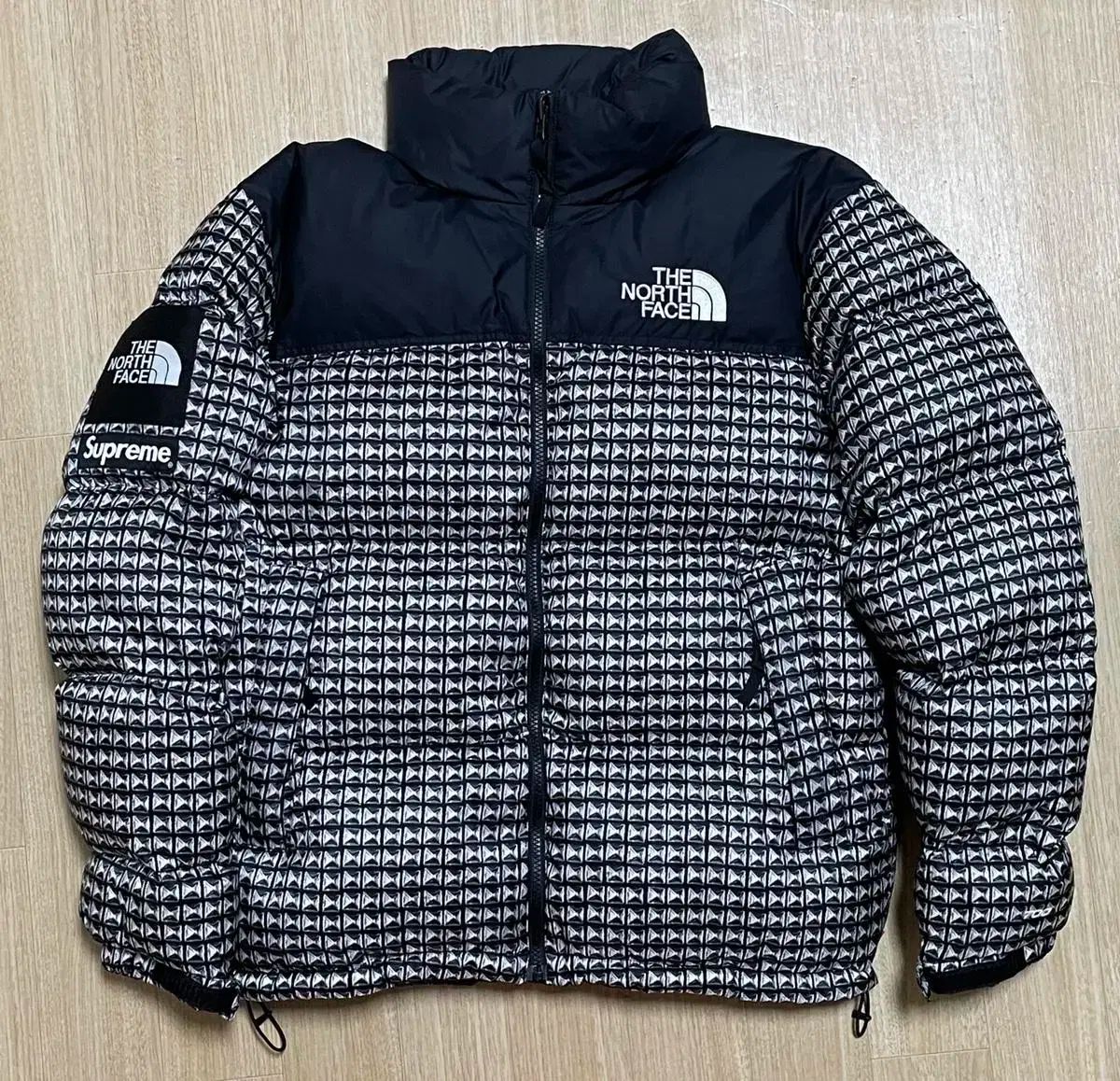 雷市場（ポンジャン）商品韓国直送】Supreme(シュプリーム) THE NORTH FACE(ザノースフェイス) スタッズ Nuptse(ヌプシ) S  - メルカリ