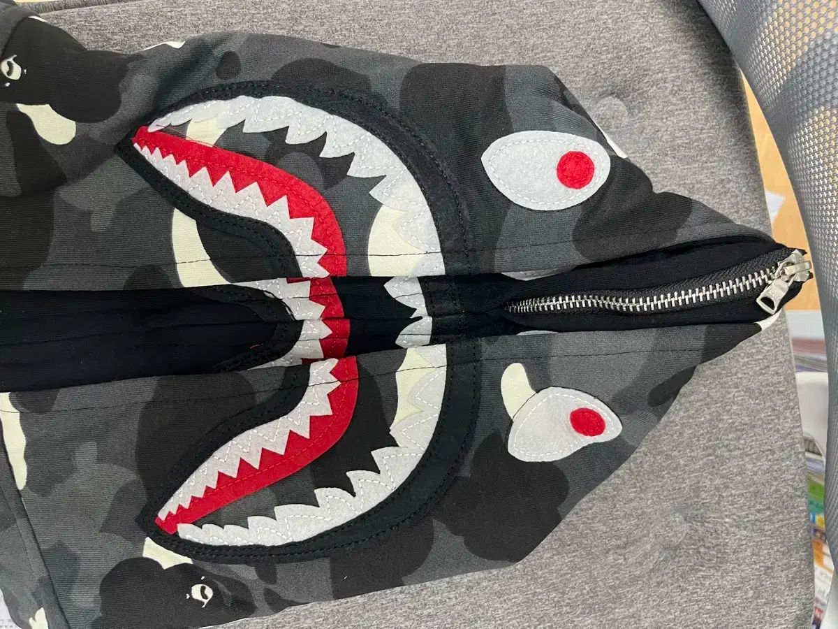 A BATHING APE(アベイシングエイプ) ダブル シャーク フード付き