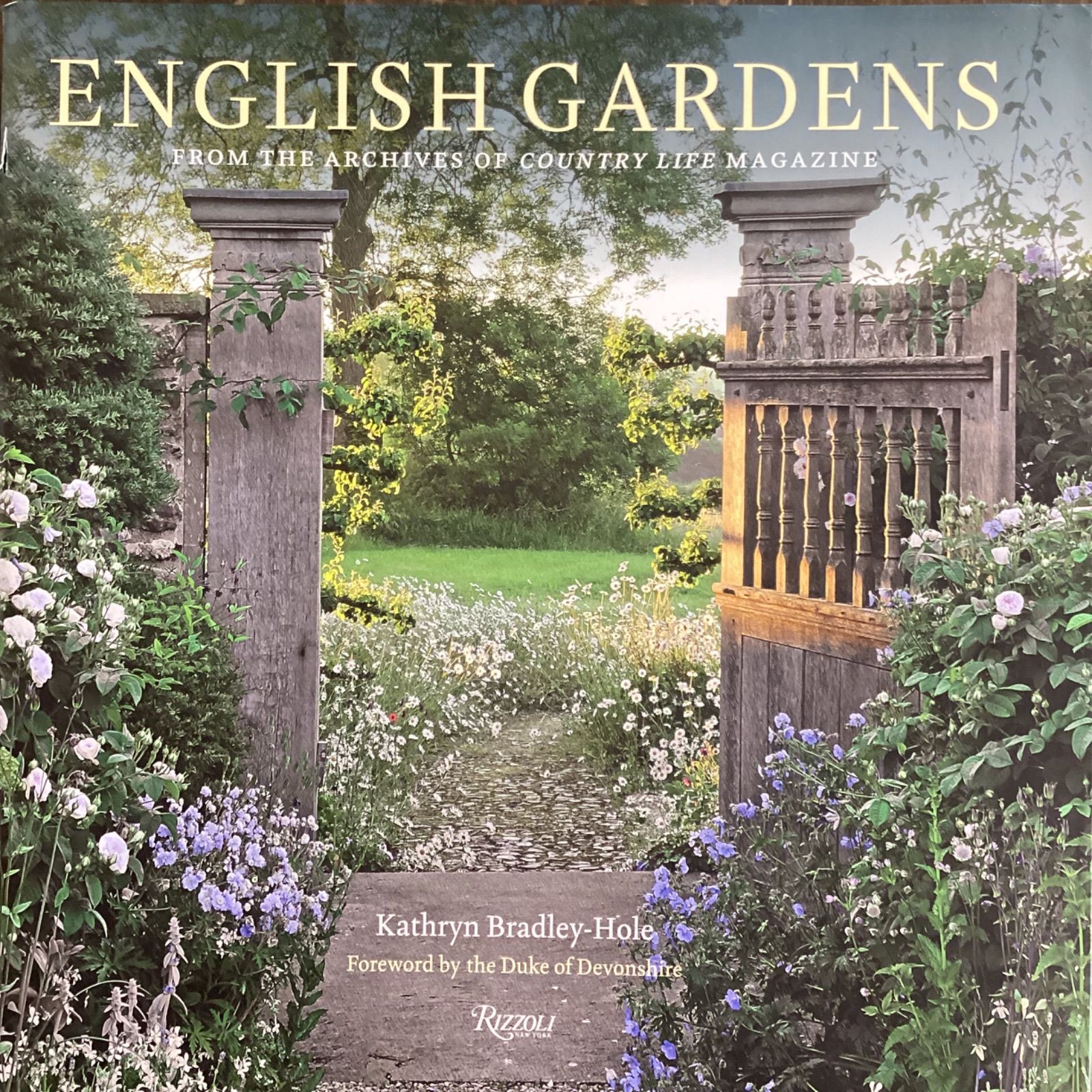 English Gardens From the Archives of Country Life Magazine　c0_2088-0