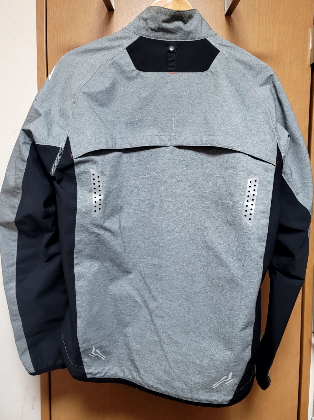 【美品】クシタニ KUSHITANI K-2342 ストレッチウィンドブレーカー グレー/ホワイト Lサイズ ☆美品☆クシタニ ストレッチウィンドブレーカー M K-2342 ストレッチ