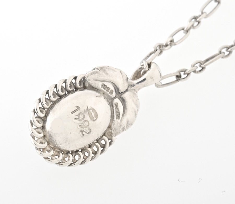 希少　ジョージジェンセン　ラピスラズリ　925 シルバー　ネックレス　1992 ジョージジェンセンの1992年イヤーペンダントで、ラピスラズリが使われ