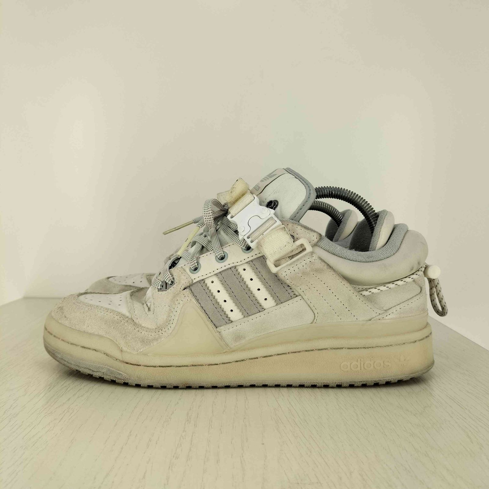 アディダスオリジナルス adidas Originals ×Bad Bunny Forum Buckle 