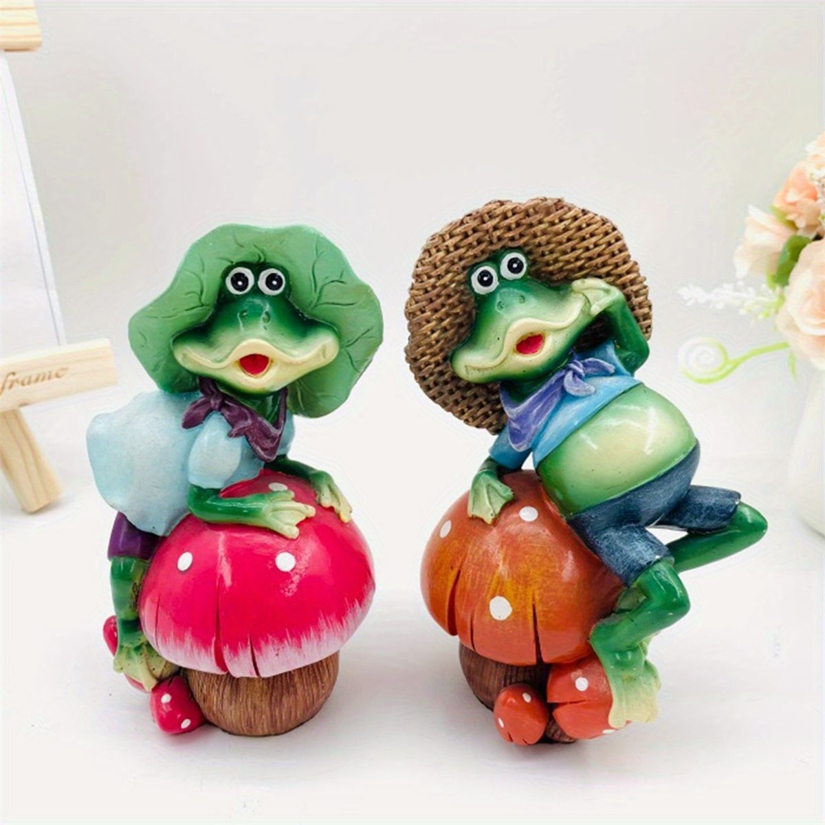 全国送料無料! 置物 オブジェ ガーデンオーナメント キノコの上に乗っているカエル かえる 屋外 屋内 室内 インテリア 玄関 リビング ダイニング 装飾 庭 ガーデニング 装飾 ガーデン 可愛い ギフト インテリア用品 贈り物 雑貨 2025年新色！