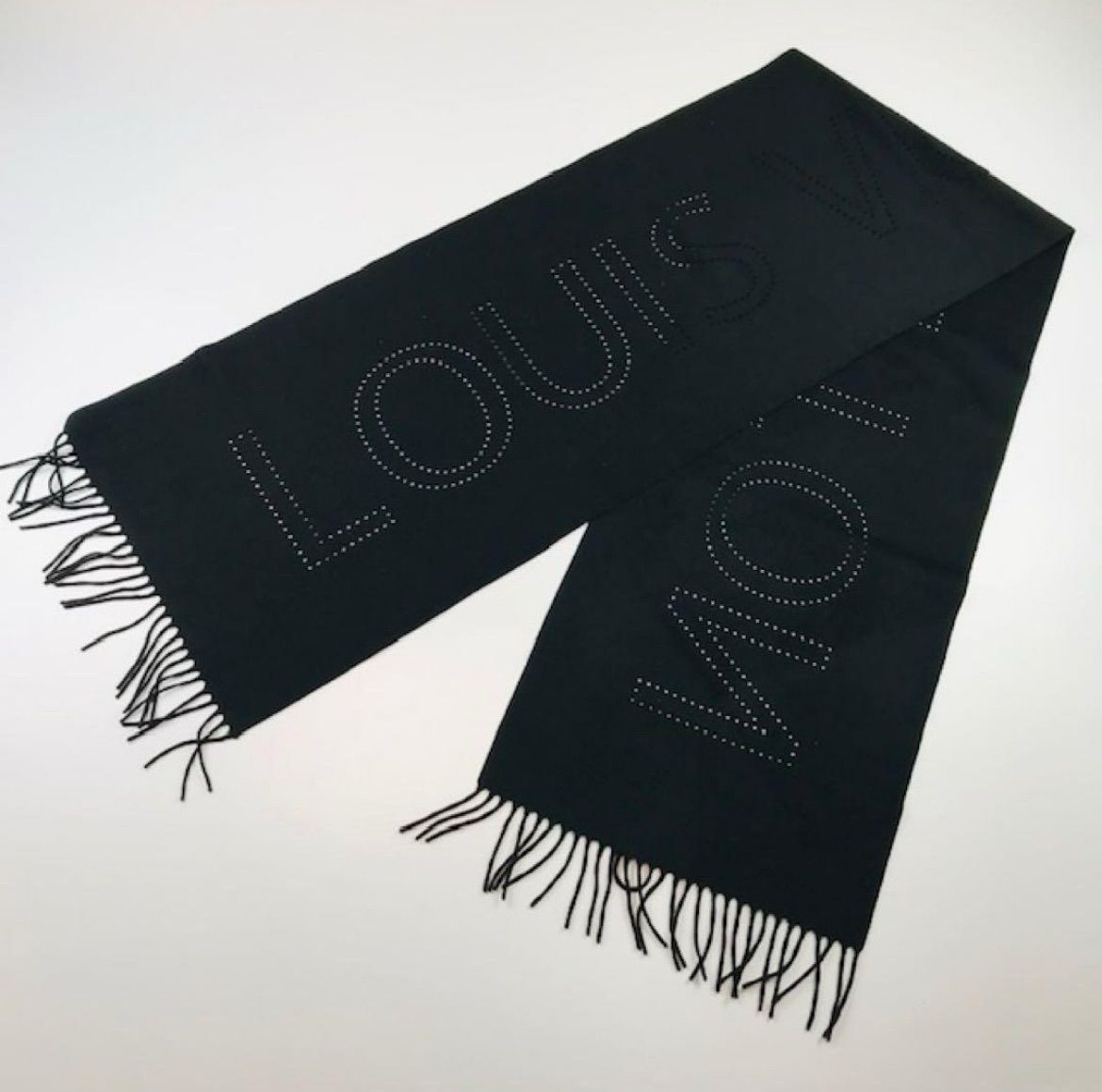 LOUIS VUITTON ルイヴィトン レディース エシャルプ LVぺルフォ ブランドロゴパンチング カシミヤ マフラー イタリア製 カシミヤマフラー フリンジ ブランド 秋冬物 ファッション 小物 レディース ブラック カジュアル