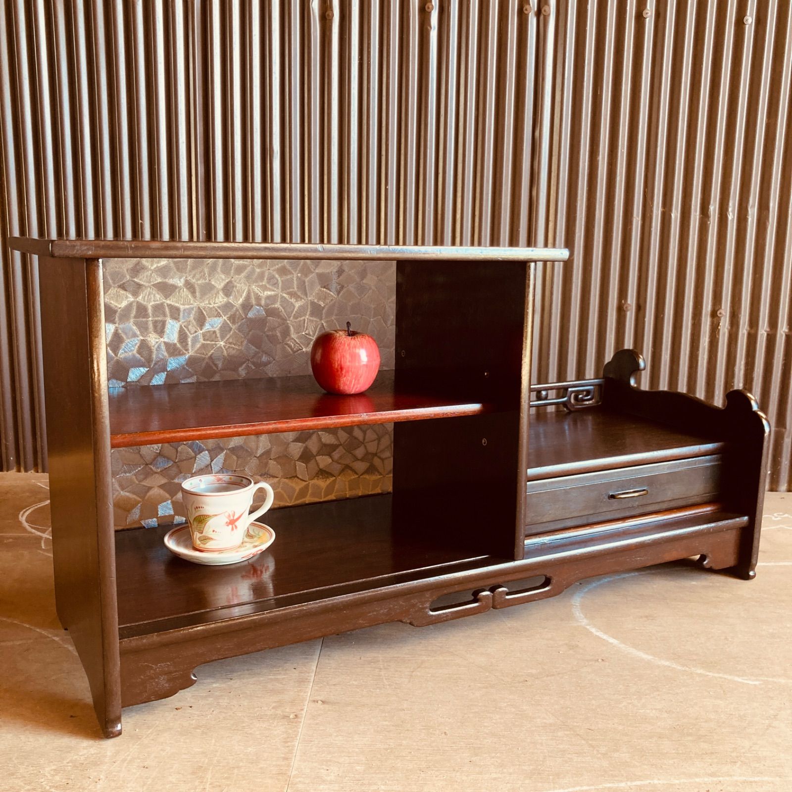 昭和レトロ ちょっと中国風な感じもする 飾り棚 型板ガラス入り