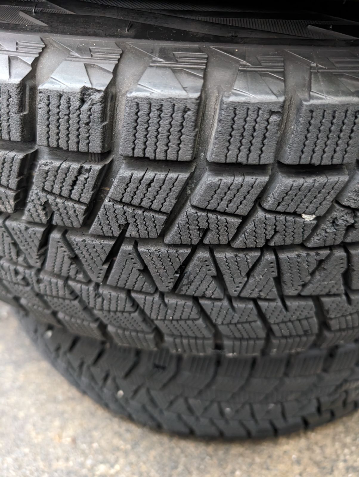 デリカD5 鉄チンホイール スタッドレスタイヤ中古 215/70R16 4本セット
