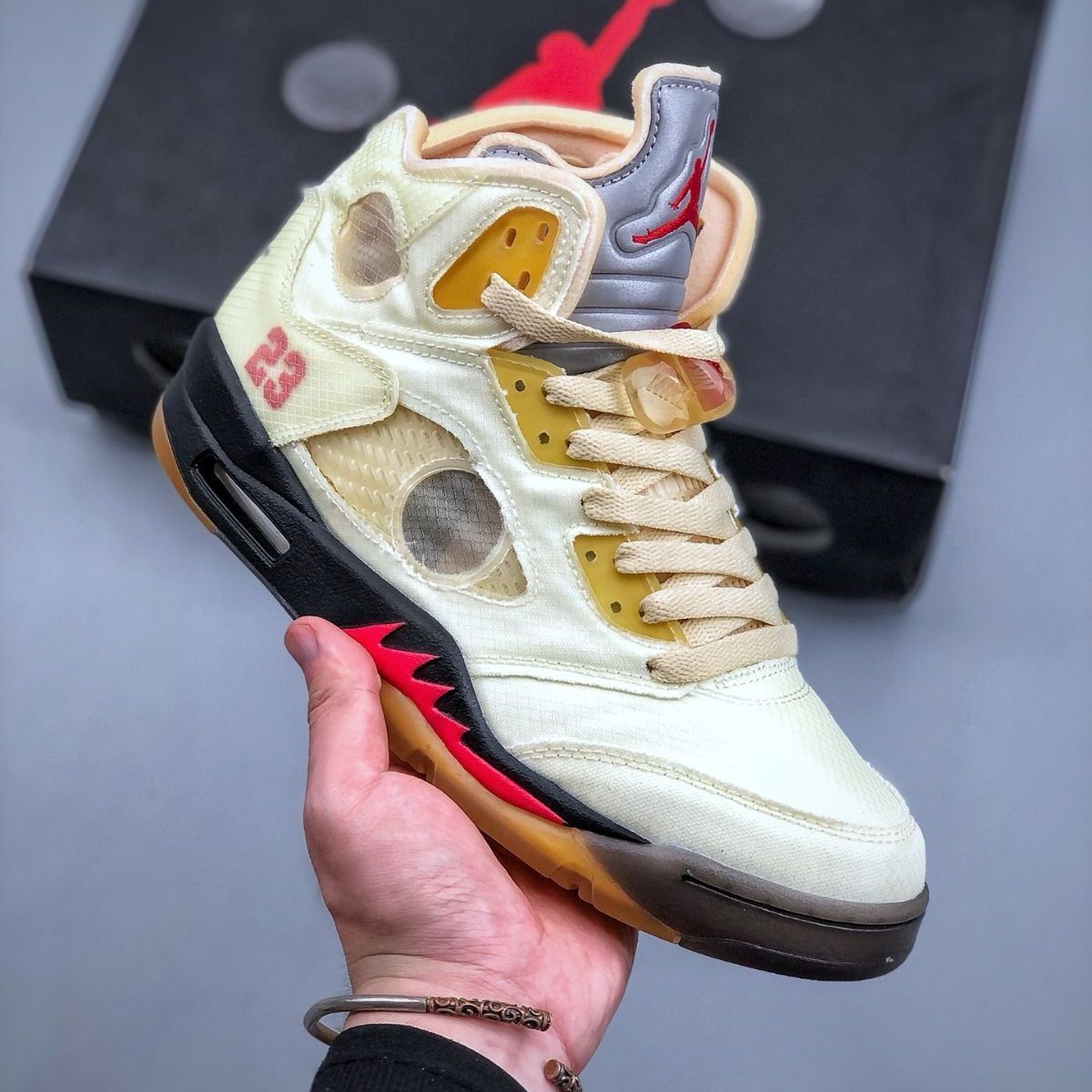 未使用 値下げ ナイキ スニーカー OFF-WHITE x Jordan Air Jordan 5 Retro SP 