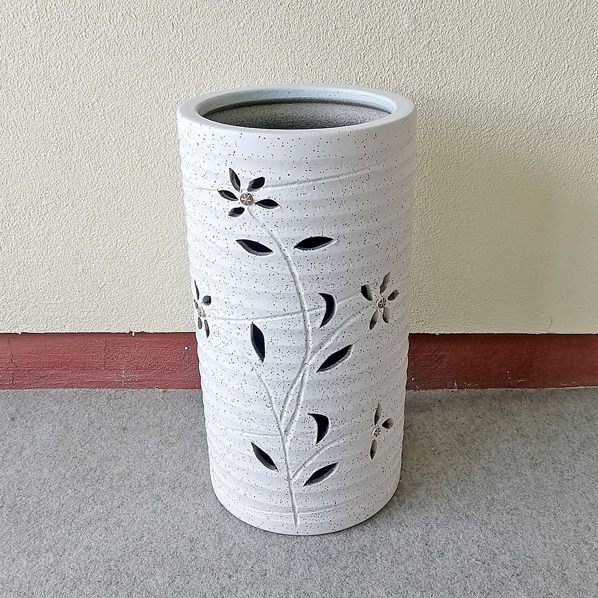 陶器傘立て 草花透かし彫り ホワイト 信楽焼 ヤマタツ陶業 TK-715