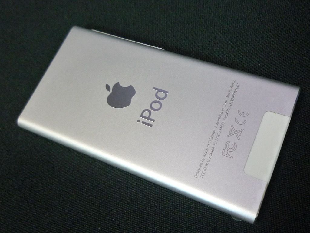 新品未使用 Apple iPod nano 第7世代 シルバー A1446 充電ケーブル付