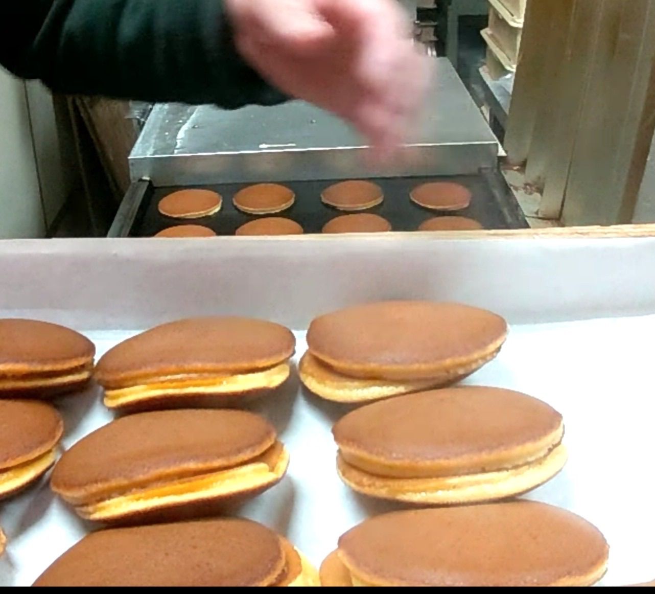 1-1出来たてどら焼きの皮 8個入り16枚 手作り和菓子 - メルカリ