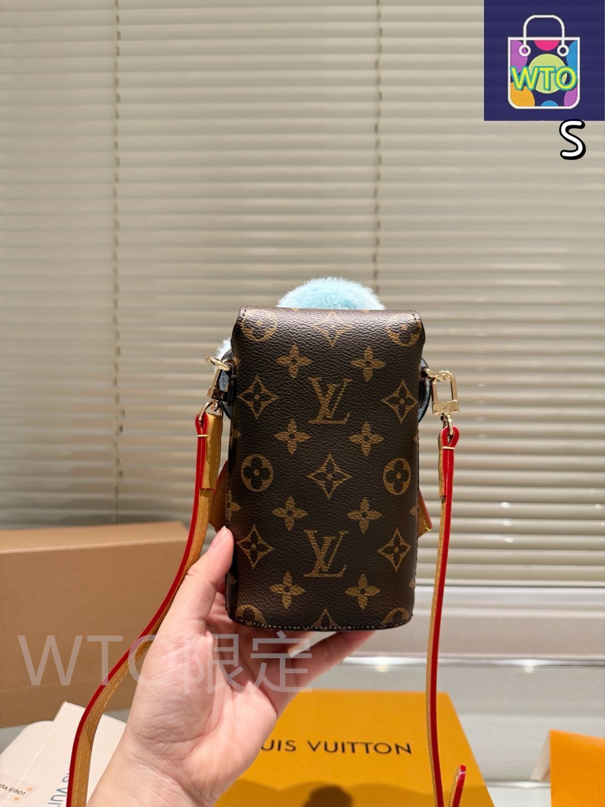 【大人っぽくもポップに楽しめる♪】Louis Vuitton ポーチ ルイ・ヴィトン】あの永遠の名品がポップに変身！今しか出会え