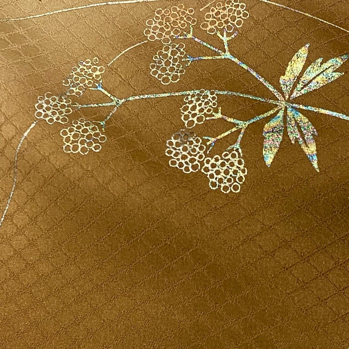 付下げ 身丈153.5cm 裄丈64cm M 袷 雪輪 草花 刺繍 金銀彩 薄茶 付下げ 身丈153.5cm 裄丈64cm M 袷 雪輪 草花 刺繍 金銀彩 薄茶